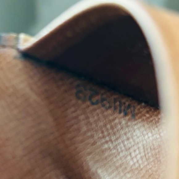 Louis Vuitton Monogram Leather Vintage 4 Hooks Key Holder - Picture 8 of 16